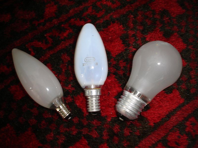 File:Gloedelampe fatninger.jpg