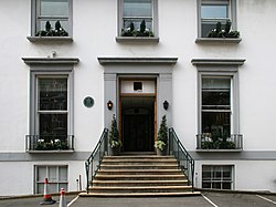 The front stairs and door of Abbey Road Studios